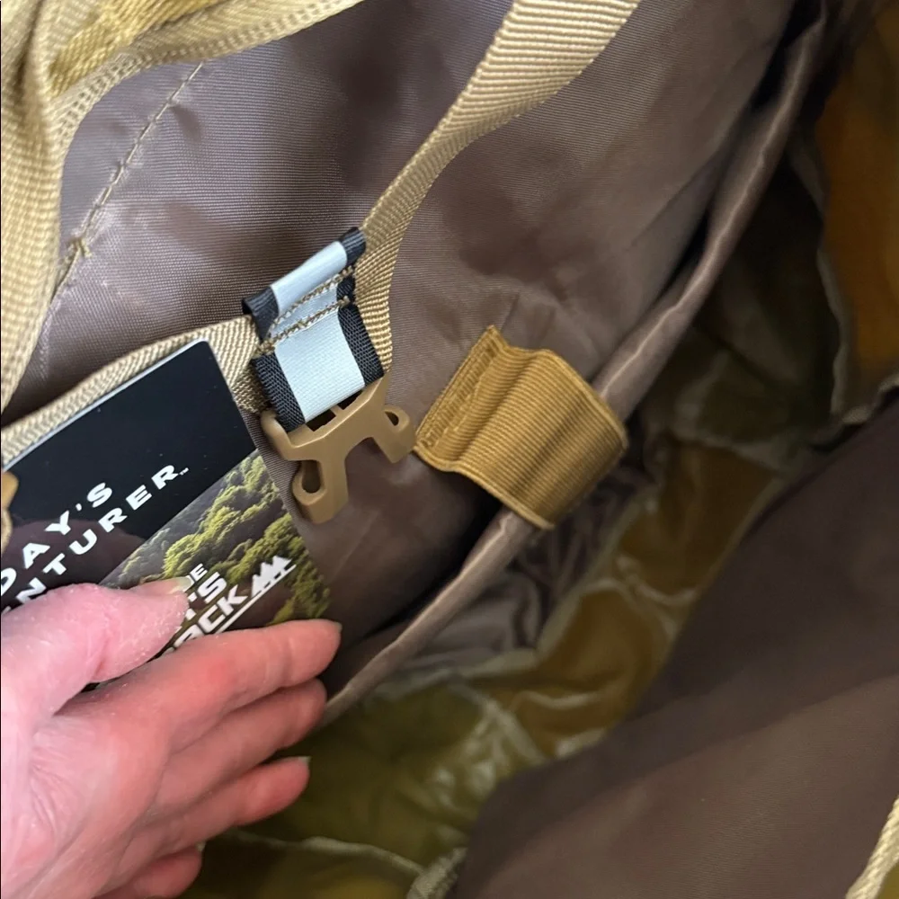 Hunters Bagpack 20” Pro Grade. Pockets and storage areas. Brown.